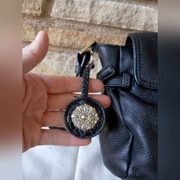 Calvin Klein Elegant Black Leather Crossbody Bag - Picture 3 of 9